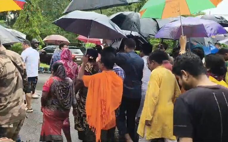 हल्दिया में जलभराव का मंत्री अग्निमित्रा पाल ने लिया जायजा