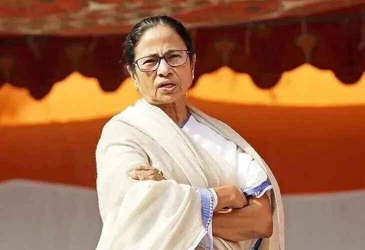 ममता बनर्जी पर FIR, हाईकोर्ट के आदेश के उल्लंघन का आरोप