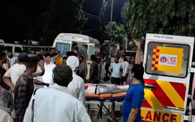 पीरपैंती के दुलदुलिया मोड़ के पास कार हादसा, एक की मौत, पांच घायल