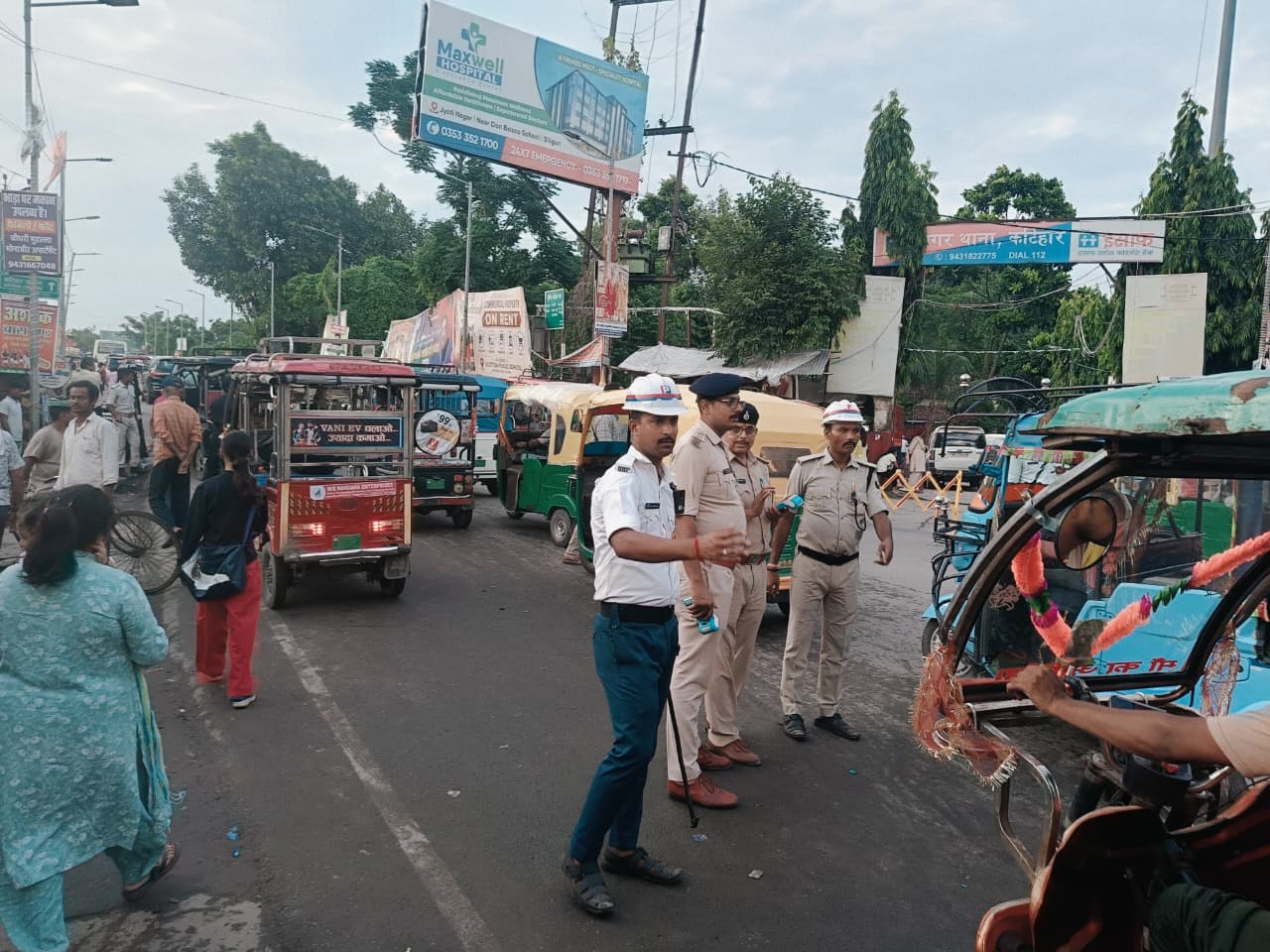 कटिहार में अवैध पार्किंग के खिलाफ यातायात पुलिस का अभियान
