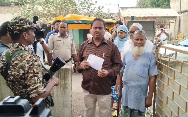 मुर्शिदाबाद उपचुनाव में सियासी हलचल तेज, हुमायूं कबीर को पुलिस पार्टी कार्यालय से थाने ले गई