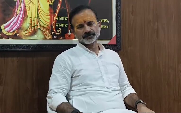 सुशील सिंह का विपक्ष पर निशाना, बोले- जीत का श्रेय लेते हैं, हार पर आयोग और सुप्रीम कोर्ट को घेरते हैं